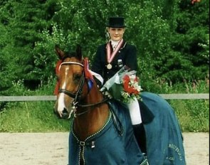 Emelie Brolin and Contact win the 2002 Nordic Baltic Championships in the junior division