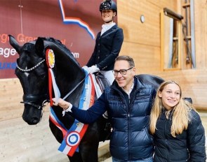 Helena Bicker and Hanks, the 4-year old champions, with the owners at the 2020 Luxembourg Young Horse Championships