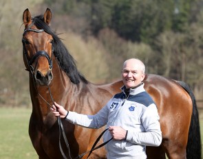 Meet Escolar and Hubertus Schmidt at home at Fleyenhof in the Gut Neuenhof Digital Stallion Presentation, streamed live on 7 February 2021 at 18h00