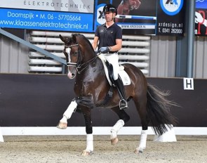 Hans Peter Minderhoud and the 7-year old Invictus at the Dutch WCYH selection trial in Nunspeet :: Photo © Wilma Frentz