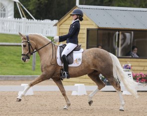 Ruby Hughes and Hilkens Showgirl :: Photo © Lottie Elizabeth