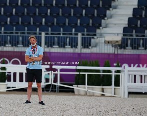 Patrik Kittel coaching his students today during ring familiarisation instead of riding Well Done de la Roche :: Photo © Astrid Appels