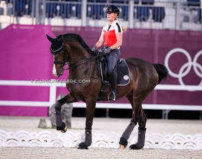 Victoria Max-Theurer and Abegglen FH schooling in the final ring familiarisation session at the 2021 Olympic Games :: Photo © Astrid Appels