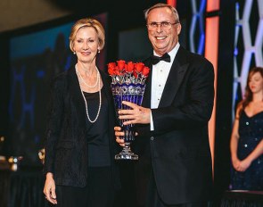 Howard Simpson (right) receiving the Sallie Busch Wheeler Award from Chrystine Tauber :: Photo © Adam Brennan