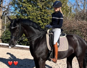 Capri Raum on her new ride, Stella Roth's Echt Stark :: Photo © private