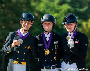Alejandro Oliva Lazaro, Raphael Netz, and Thea Bech on the individual podium at the 2022 European Under 25 Championships :: Photos © Lukasz Kowalski