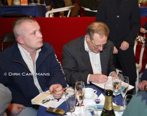 Dutch based British horse dealer Craig Rawlins and Wim Zegwaard at the 2004 KWPN Select Sale. Zegwaard signing the purchase agreement of UB40 :: Photo © Dirk Caremans