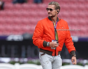 Edward Gal coaching at the 2022 World Championships Dressage :: Photo © Astrid Appels