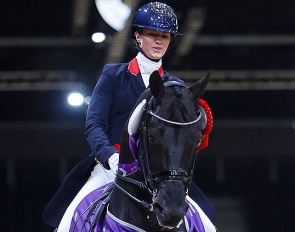 Lottie Fry and Glamourdale win the Kur to Music at the 2022 CDI-W London :: Photo © Astrid Appels