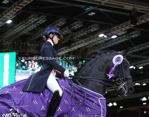 Lottie Fry and Glamourdale win the Short Grand Prix at the 2022 CDI-W London :: Photo © Astrid Appels