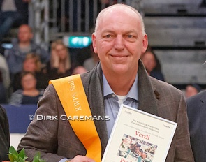 Kees van den Oetelaar decorated at the 2018 KWPN Stallion Licensing as discoverer and co-owner of Dutch show jumping legend Verdi :: Photo © Dirk Caremans