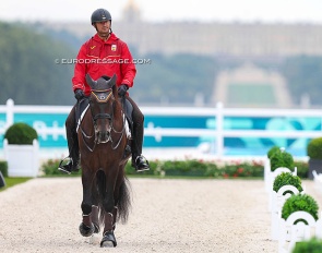 Jose Daniel Martin Dockx walking Malagueno LXXXIII in the Olympic arena in Paris :: Photo © Astrid Appels