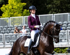 Lowlands OLD (Millennium x La Donna S Elite/States Premium by Donnerball ) and Olympian Dinja van Liere :: Photo © DigiShots