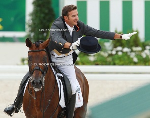 Jose Daniel Martin Dockx saluting his fans at the 2014 World Equestrian Games in Caen :: Photo © Astrid Appels