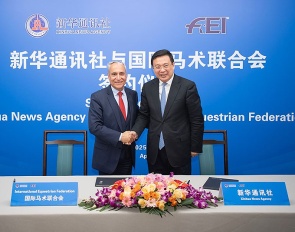 FEI President Ingmar De Vos and Xinhua President Fu Hua at the signing ceremony in Beijing :: Photo © FEI / Xinhua Media Agency