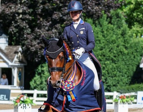 Adrienne Lyle and Hussmanns Topgun win the developing PSG horse championship :: Photo © Sue Stickle