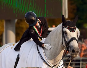 Grand Prix champion's Aniko Losonczy and Dior S in front of the trophy table :: Photo © Domcs