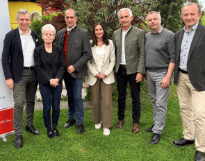 The new OEPS board with Herbert Gugganig (third from the left) as president :: Photo © Daniel Winkler