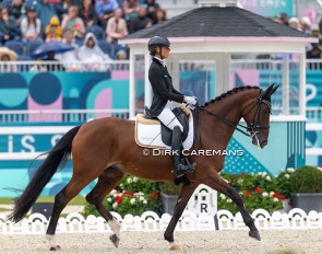 Michele George and Best of 8 winning gold at the 2024 Paralympics in Paris :: Photo © Dirk Caremans