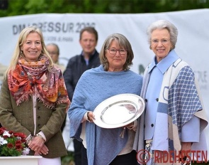 Nicole Siesbye Suhr, who represented the Hartel/Siesbye family, Kimi Nielsen and HRH Princess Benedikte :: Photo © Ridehesten