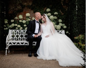 Jordy van Nies and Emily Bradshaw got married.