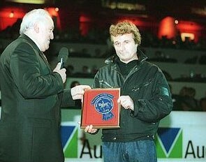 Sjef Janssen is proclaimed Trainer of the Year by the IDTC (International Dressage Trainers Club) and gets a plaque from Herman Duckek in 's Hertogenbosch