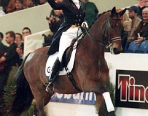 Anky van Grunsven and Bonfire win the first leg at the 2000 World Cup Finals :: Photo © Dirk Caremans