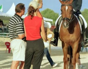 Julie de Deken finished her ride on Alympia and talks to her parents and team mates