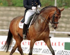 Richard Davison and Hiscox Askari at the 2001 European Championships in Verden :: Photo © Dirk Caremans