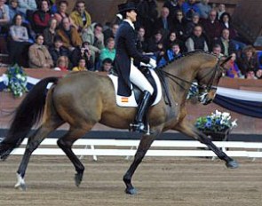 Beatriz Ferrer-Salat and Beauvalais win 2002 CDI-W San Patrignano