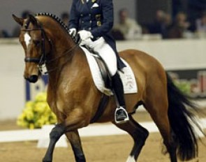 Ingrid Klimke and Nector van het Carelshof at the 2002 World Cup Finals :: Photo © Dirk Caremans