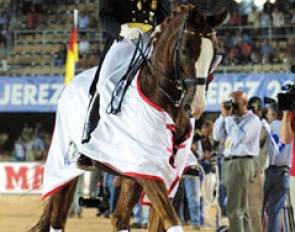 Nadine Capellmann and Farbenfroh doing their lap of honour (photo © Mary Phelps)