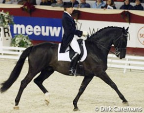 British Grand Prix rider Wayne Channon on Lorenzo CH at the 2003 CDI-W Mechelen :: Photo © Dirk Caremans