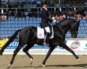 Anky van Grunsven and Painted Black at the 2003 World Young Horse Championships :: Photo © Thomas Bach Jensen