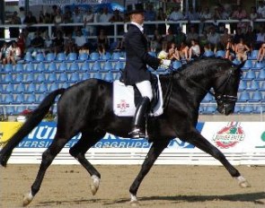 Anky van Grunsven and Painted Black at the 2003 World Young Horse Championships :: Photo © Thomas Bach Jensen