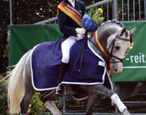 Lydia Camp and Valido's Contrast win the 2004 Bundeschampionate :: Photo © Astrid Appels