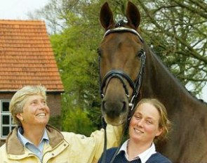 Sue Blinks and Annebeth Reesink-Brouwer with Robin Hood