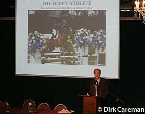 Dirk Willem Rosie talks about the Happy Athlete :: Photo © Dirk Caremans