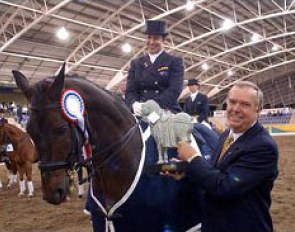 Ricky MacMillan and Crisp win trophies at the 2004 CDI Sydney