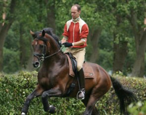 Hans Peter Minderhoud schooling Florencio at the 2004 World Young Horse Championships in Verden :: Photo © Astrid Appels