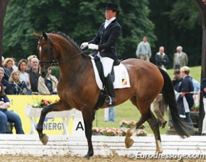 Vicky Smits on Daianira van de Helle :: Photo © Astrid Appels