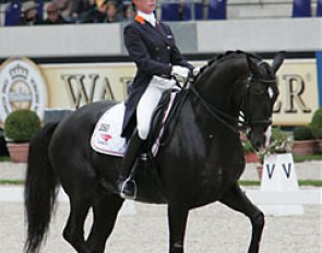 Anky van Grunsven on Salinero :: Photo © Astrid Appels