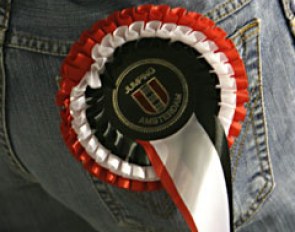 In the ribbons :: Photo © Astrid Appels