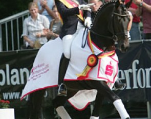 Kathrin Meyer zu Strohen and Kaiserdom win the 2005 Bundeschampionate :: Photo © Astrid Appels