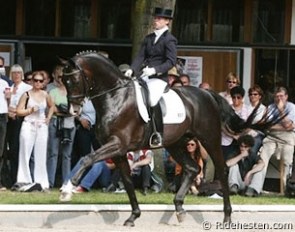 Kira Wulferding and Stedinger at the 2005 Bundeschampionate in Warendorf :: Photo © Ridehesten