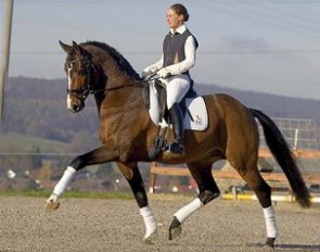 Emma Hindle on Chequille Z