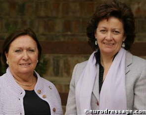O-judge Mariette Withages and show organizer Teresa Fontan