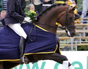 Hans Peter Minderhoud and Florencio are victorious at the 2005 World Young Horse Championships in Verden :: Photo © Astrid Appels