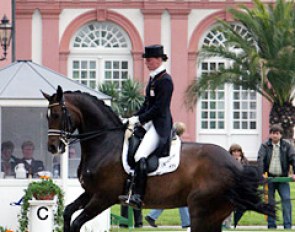 Imke Schellekens-Bartels rides Sunrise in the sunshine. Fantastic international debut for this new pair.