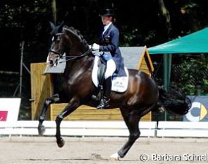 Anna Katharina Luttgen winning the Intermediaire I aboard Habitus.